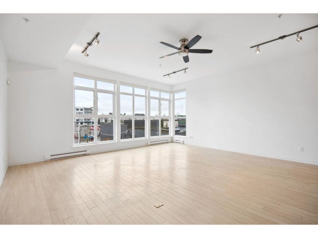 308 20238 Fraser Highway, Langley