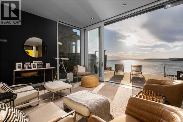 2086 Marne St, Oak Bay