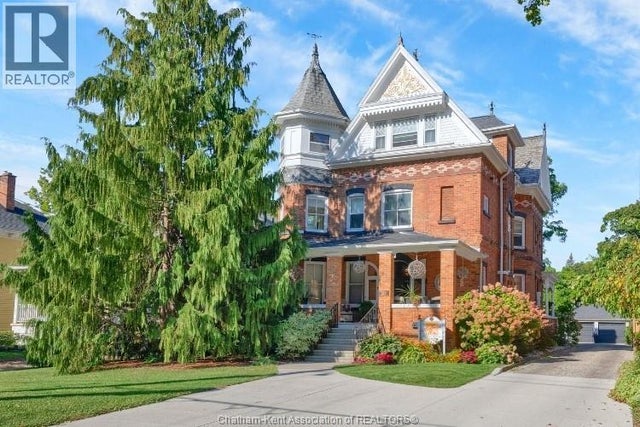 325 Wellington Street West, Chatham