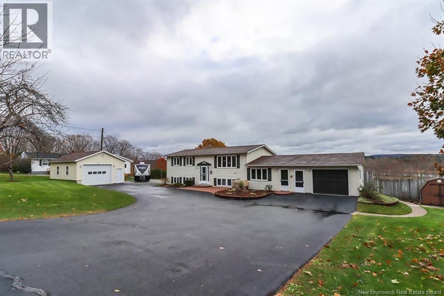 1496 Main Street, Hampton