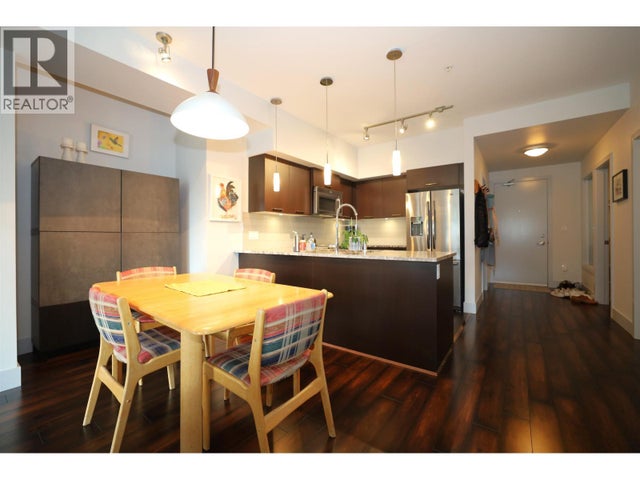 209 5682 Wharf Avenue, Sechelt