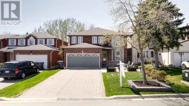 4242 Petersburg Crescent, Mississauga (rathwood)