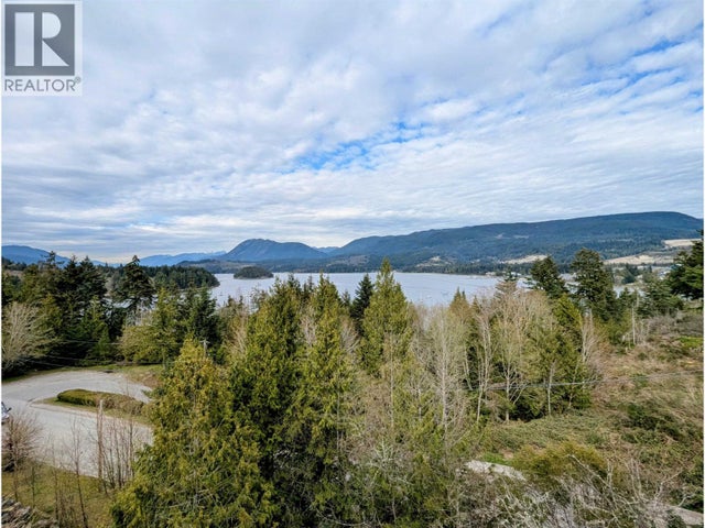 322 5780 Trail Avenue, Sechelt