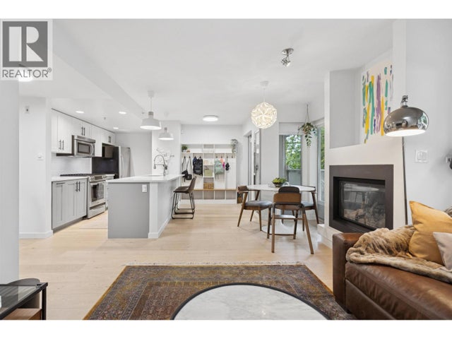 Th4 1288 Chesterfield Avenue, North Vancouver