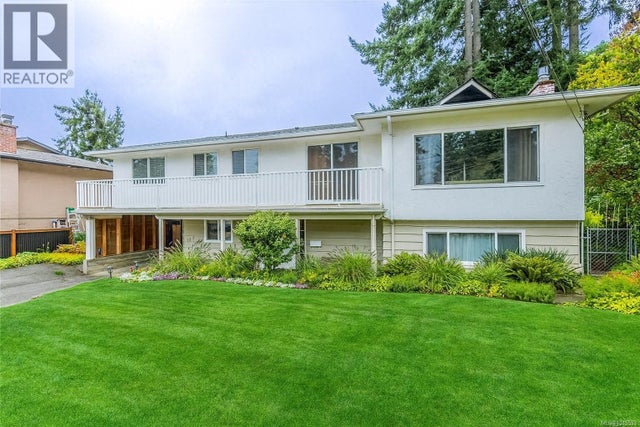 1331 Glenridge Dr, Langford