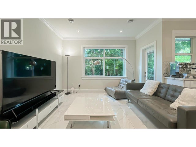 101 6571 No. 4 Road, Richmond