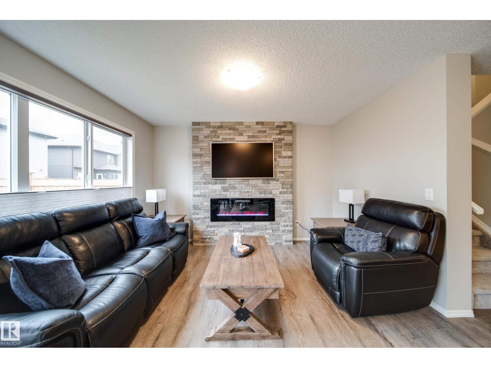 9040 Cooper Li Sw, Edmonton