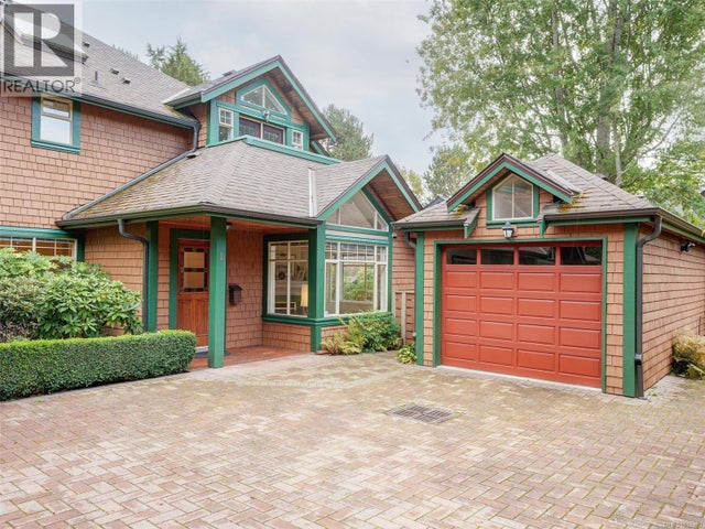 1 2573 Kilgary Pl, Saanich