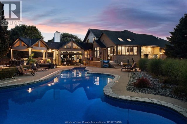 1490 Kratz Sideroad, Kingsville