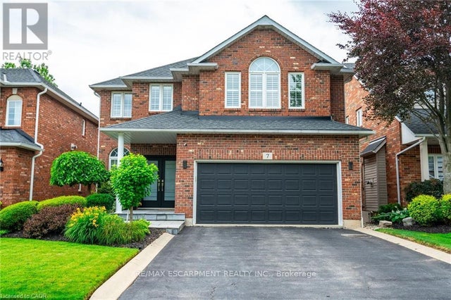 7 Volterra Court, Hamilton (waterdown)