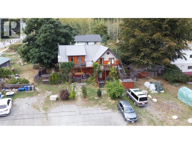 105 Washington Street N, Kaslo
