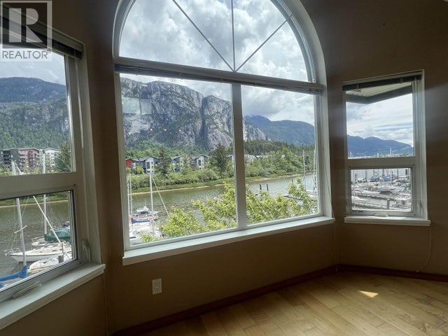 305 1468 Pemberton Avenue, Squamish