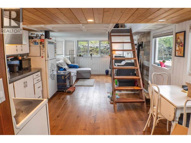 Gnb 21 415 W Esplanade Avenue, North Vancouver