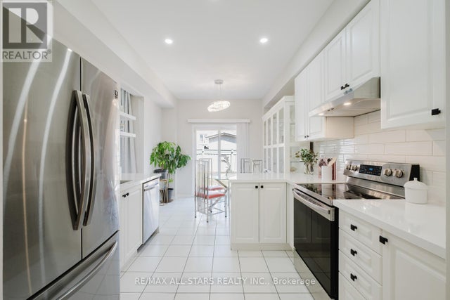 19 Coronet Street, Whitchurch-Stouffville (stouffville)