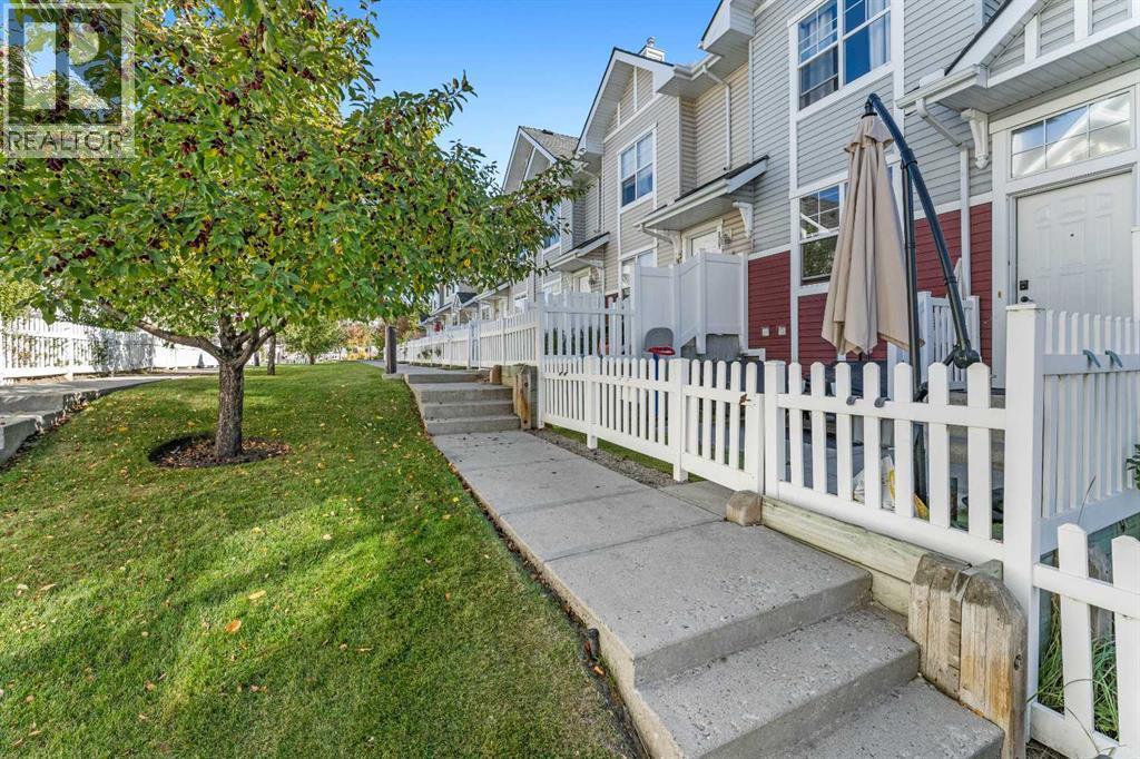 3305 New Brighton Gardens Se, Calgary