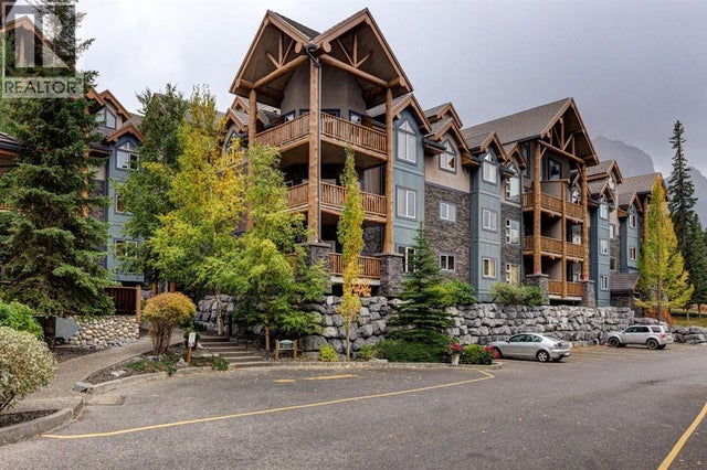 215, 155 Crossbow Place, Canmore