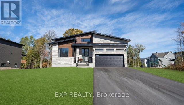 111 Frank Fisher Crescent, Mississippi Mills