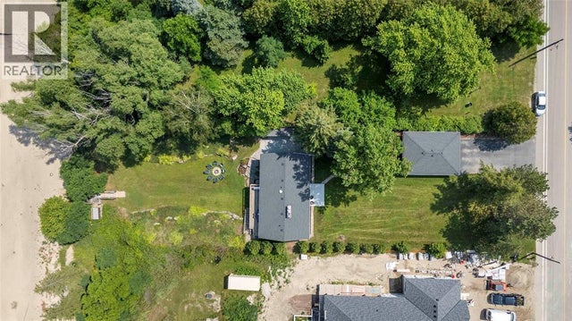 3554 Queen Street, Plympton-Wyoming