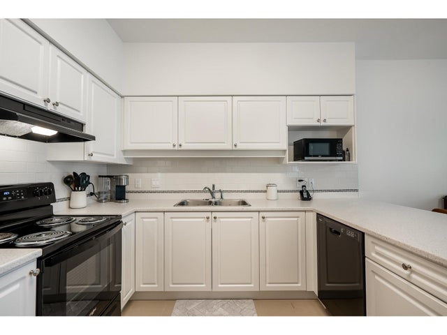 202 13911 70 Avenue, Surrey