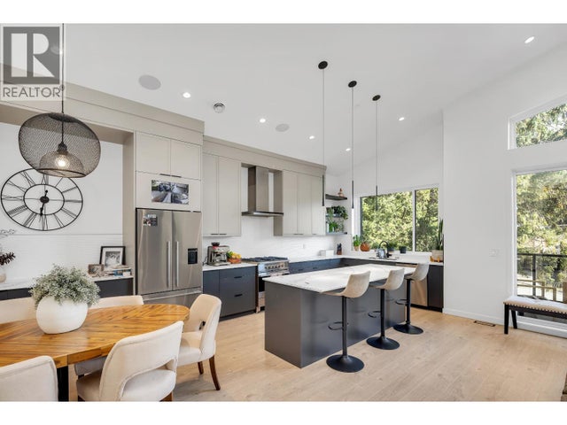 41727 Government Road, Squamish