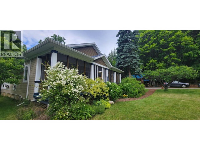 1305 Denver Siding Road, New Denver