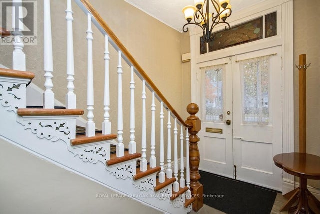 470 Nelson Avenue, Burlington (brant)