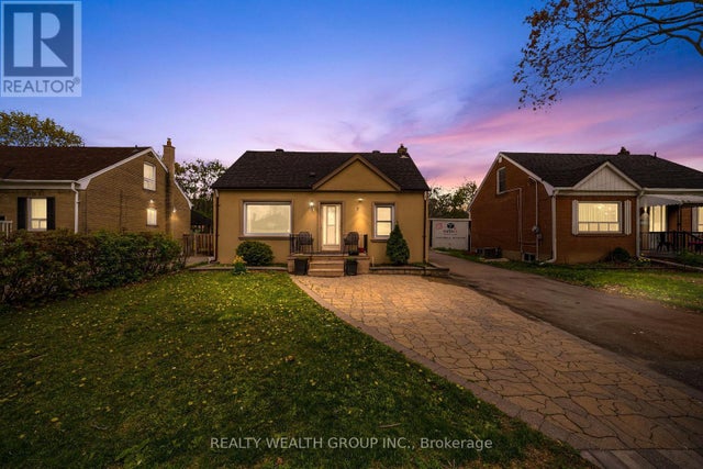 17 Haymarket Road, Toronto (downsview-Roding-Cfb)