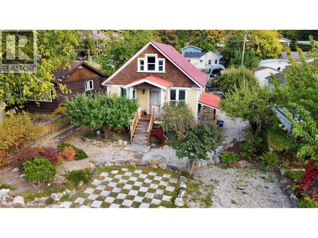 305 1st Nw Avenue, Nakusp