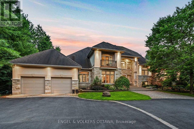 5800 Queenscourt Crescent, Ottawa