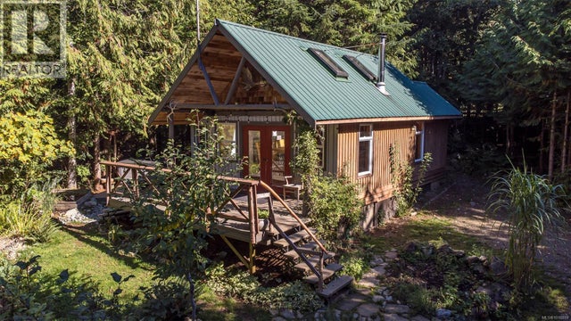 584 Sabre Rd, Sayward