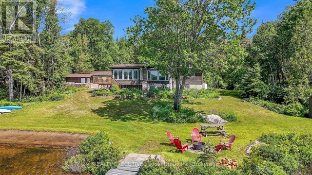 351-e Evergreen Road, North Bay (airport)