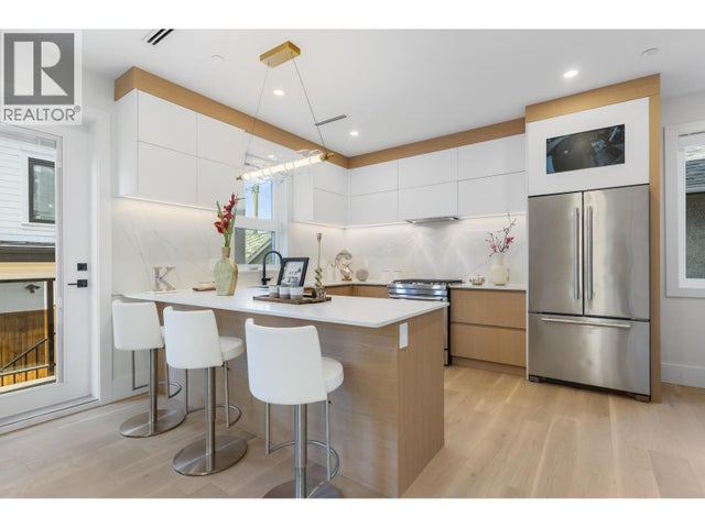 2 1243 Nootka Street, Vancouver