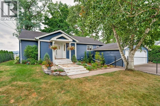 636 West Oval Drive, Burlington