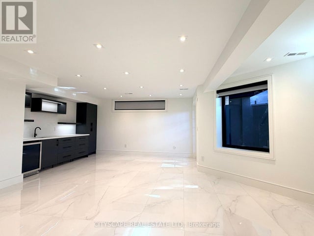 155 Lake Promenade, Toronto (long Branch)