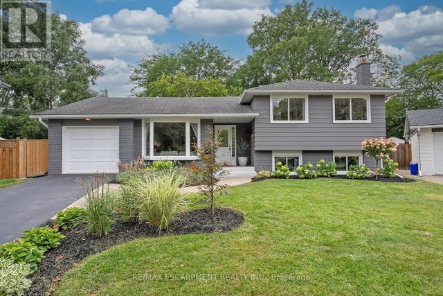 406 Oakwood Drive, Burlington (roseland)