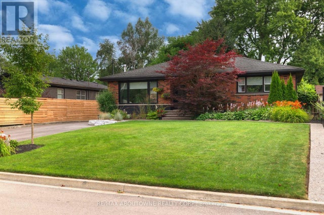 544 Maplehill Drive, Burlington (roseland)