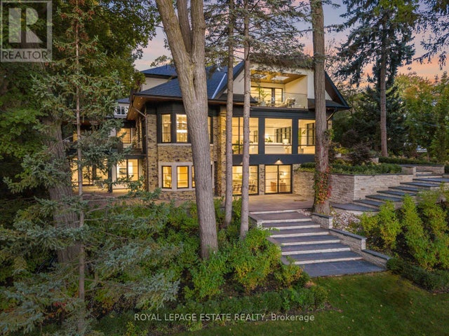 8 Crown Park Road, Toronto (the Beaches)