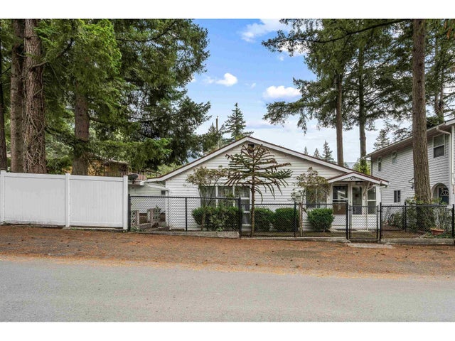 363 Pine Street|cultus Lake North, Cultus Lake