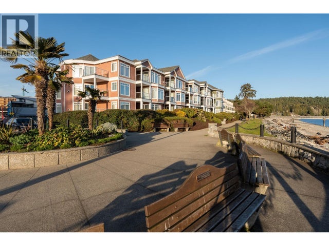 102 5470 Inlet Avenue, Sechelt