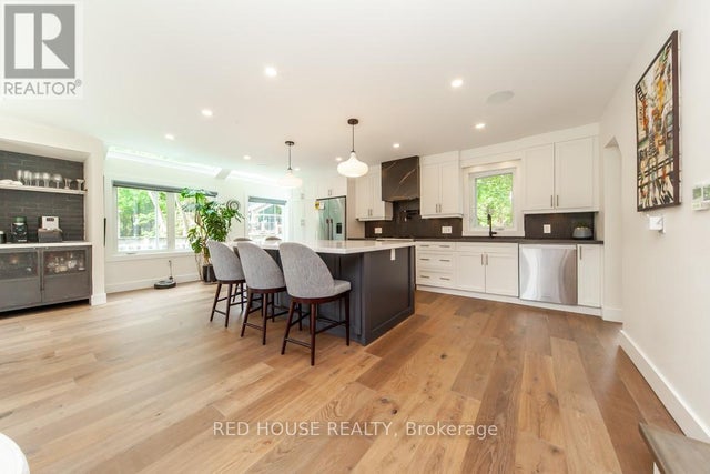 29 Pinewood Trail, Mississauga (mineola)