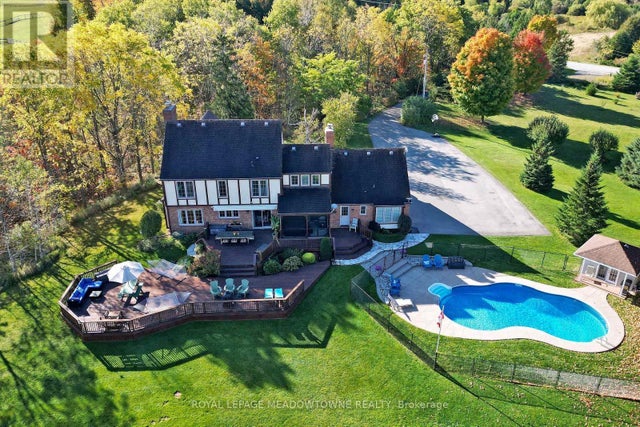 4905 First Line, Erin