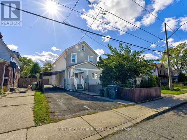 11 Midburn Avenue, Toronto (crescent Town)