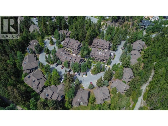 302 3050 Hillcrest Drive, Whistler