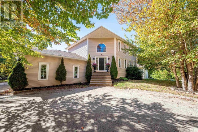 9 Haliburton Crescent, Stillwater Lake