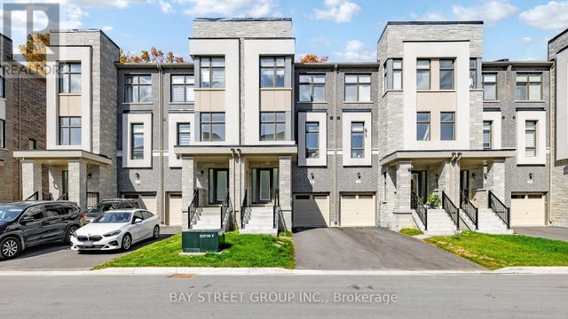 80 Puisaya Drive, Richmond Hill