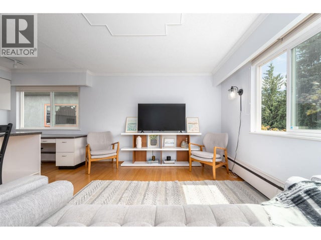 8 1235 W 10th Avenue, Vancouver