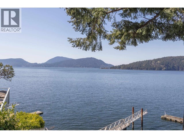 4 Strachan Point Road, West Vancouver