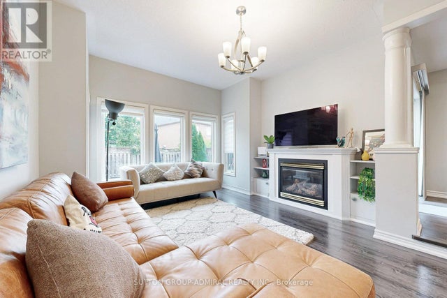 86 Autumn Hill Boulevard, Vaughan (patterson)