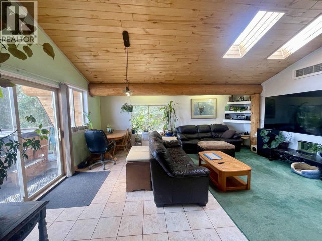 6192 Hunt Road, 100 Mile House