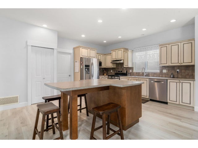 6942 198b Street, Langley